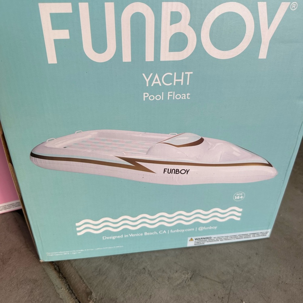 Giant pool floats - Picture 4 of 5